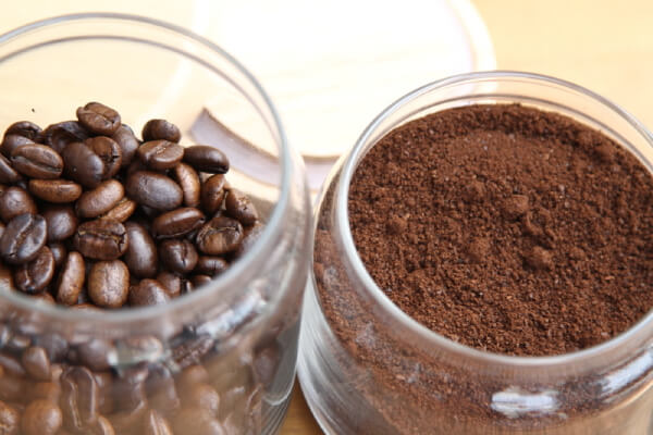 Giữ nguyên hạt hay xay thành bột sẽ bảo quản cà phê tốt hơn